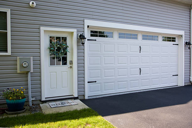 24/7 Emergency Garage Door Panel Replacement experts in Falcon Heights, MN